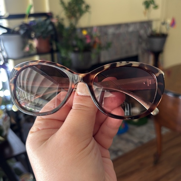 Daisy Fuentes Cheetah Sunglasses - Picture 1 of 5